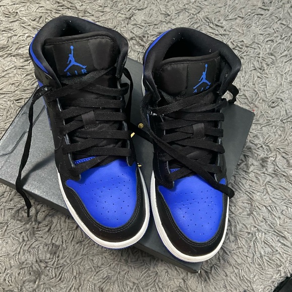 Air Jordan 1 Low (GS) University Blue/Black and White - Picture 2 of 5